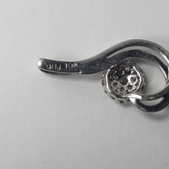 Diamond 10K Gold drop Pendant - Picture 5 of 5